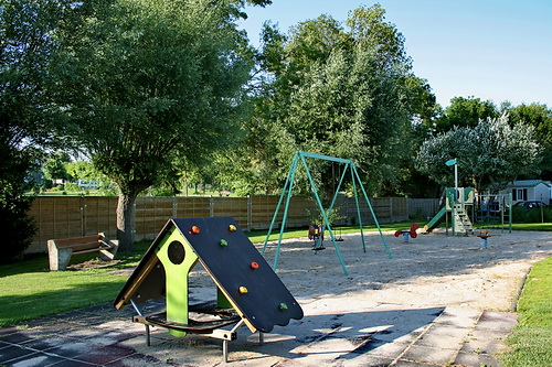 terrain de jeux du camping Val-Vert - charente-maritime