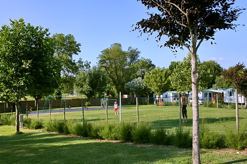 terrain de jeux du camping Val-Vert - charente-maritime