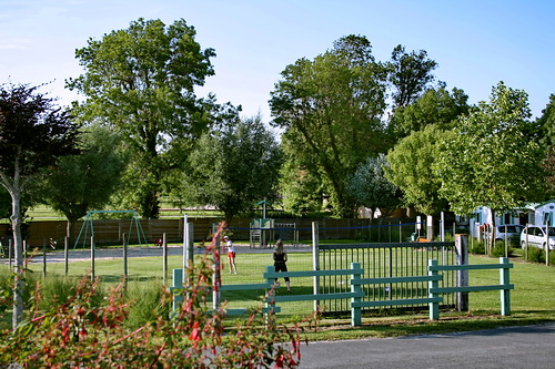 terrain de jeux du camping Val-Vert - charente-maritime